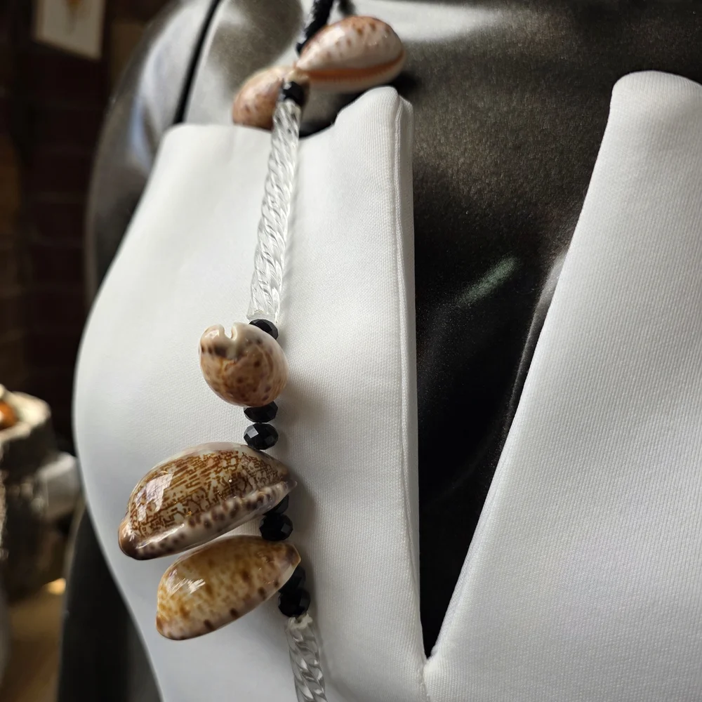 ✨Vintage Cowrie Shell, Crystals, Acrylic Spirals Statement Necklace W/ Leather✨️ - Picture 11 of 15